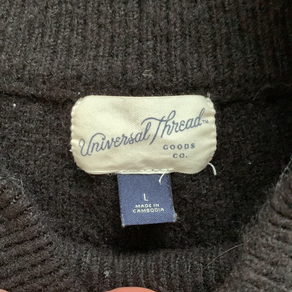 Universal Thread - Fall Sweater - Size L - Picture 3 of 3